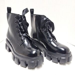 Smash Mia lace-up Lug sole Combat boots Size: 11 W
